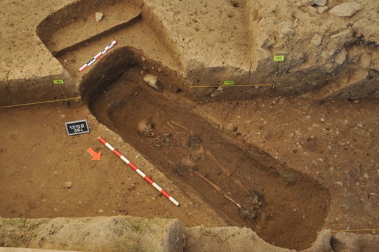 Ausgrabung mit Skelett